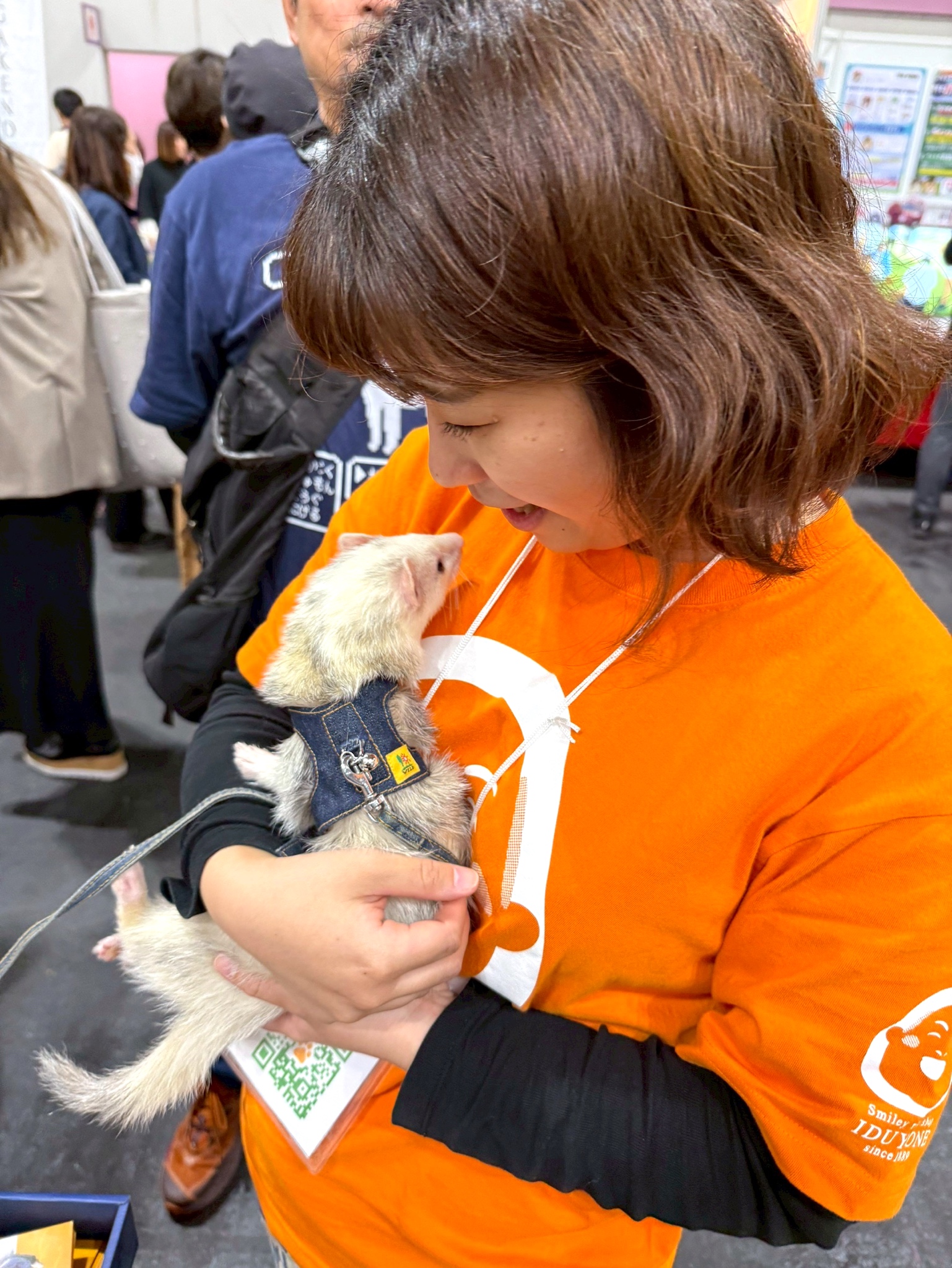 フェレットを抱っこするまおまお